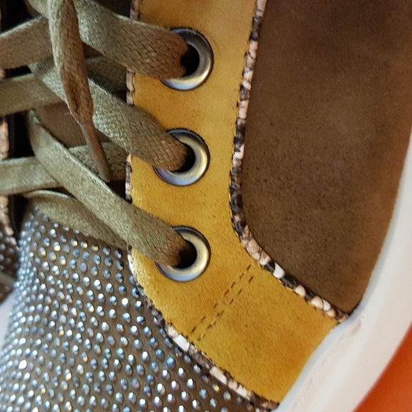 NEW Vince Camuto Leather & Suede Bling Rhinestone Multi-toned Sneakers - Picture 8 of 17